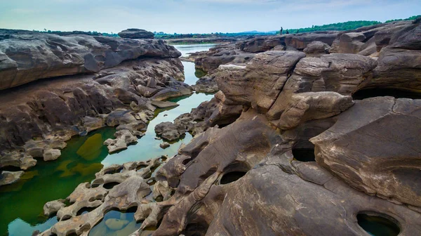 3000 bok osedda vacker rock av Mekong — Stockfoto