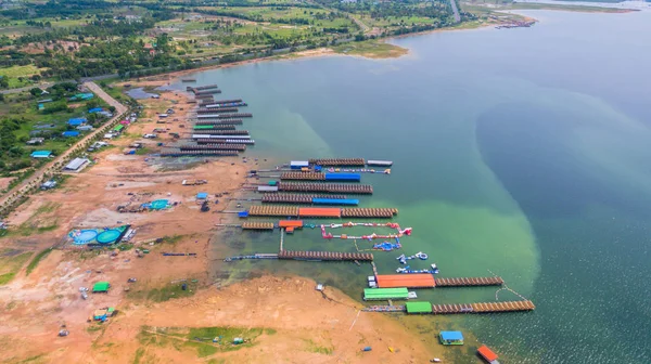 Flygfotografering flottar i Sirindhorn dammen — Stockfoto