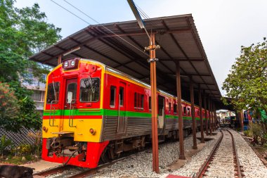 tren içinde taze Pazar geçmek