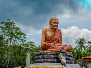 yüksek sarı pagoda Bang Tong Tapınak