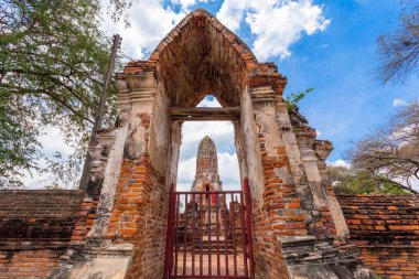 Tapınaklar Ayutthaya Dönemi kalıntıları
