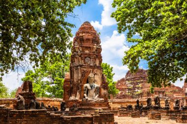 Tapınaklar Ayutthaya Dönemi kalıntıları