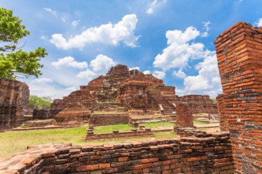 Tapınaklar Ayutthaya Dönemi kalıntıları