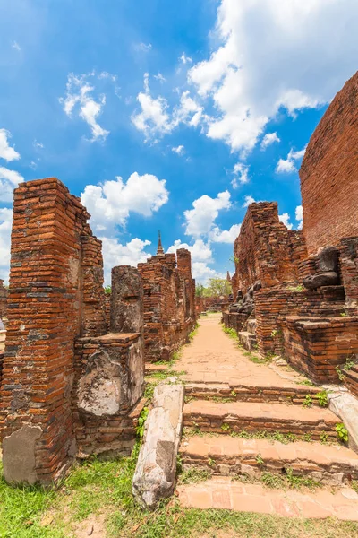 Tapınaklar Ayutthaya Dönemi kalıntıları