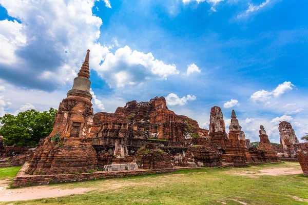 Tapınaklar Ayutthaya Dönemi kalıntıları