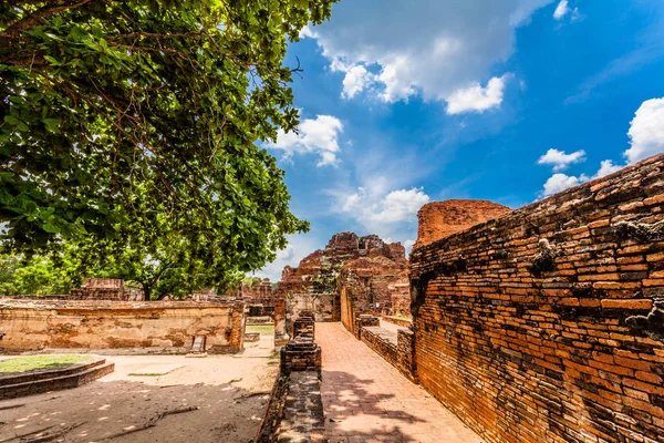 Tapınaklar Ayutthaya Dönemi kalıntıları