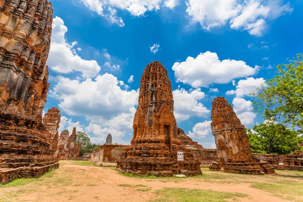 Tapınaklar Ayutthaya Dönemi kalıntıları