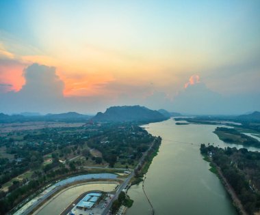 Mae Klong Da günbatımında