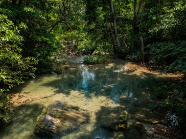 güzel Erawan şelale Kanchanaburi'deki/daki oteller