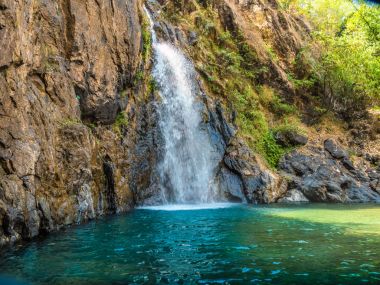 Jokkradin şelale serin su doğal yuvarlak pond 