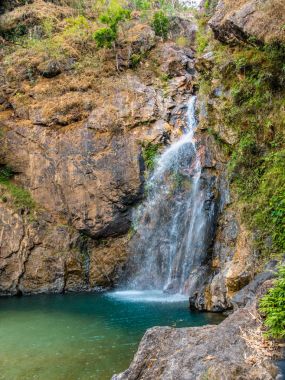 Jokkradin şelale serin su doğal yuvarlak pond 