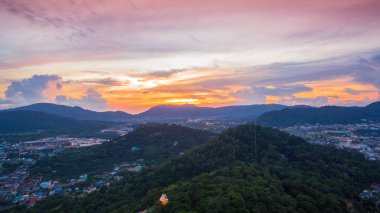 Khao Rang bakış açısı Simgesel Yapı Phuket Town, havadan görünümü.