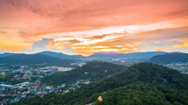 Khao Rang bakış açısı Simgesel Yapı Phuket Town, havadan görünümü.