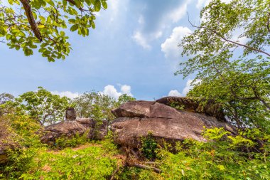 yüksek Dağı'nda büyük kaya