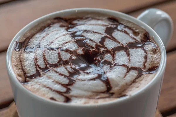 Café quente em copo branco — Fotografia de Stock