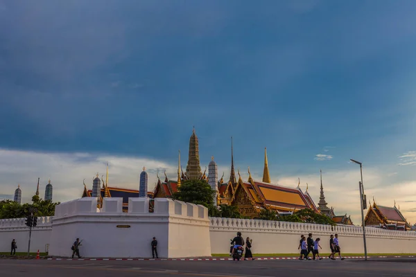 Wat Pha Kaew templo de esmeralda Buda e Grand Palce . — Fotografia de Stock