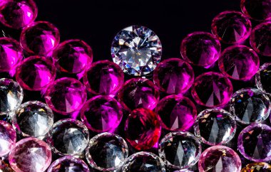 kalp şeklinde elmas takı