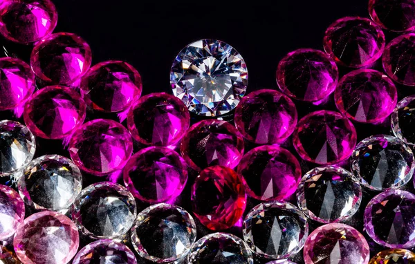 kalp şeklinde elmas takı