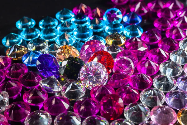 Bunt polierter Diamantschmuck — Stockfoto