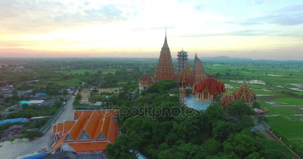 Paysage magnifique sur Tiger temple grotte à l'heure du coucher du soleil — Video