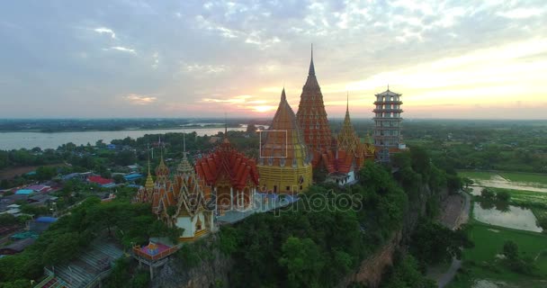 迷人的风光，在日落的时候老虎石窟寺 — 图库视频影像