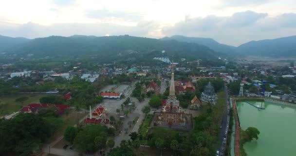 Aerial photography around Chalong temple — Stock Video