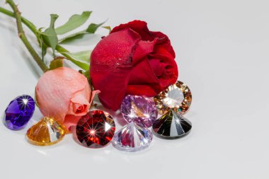 renkli değerli taşlar üzerinde ışık kolye Parlatıcı.