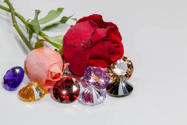 renkli değerli taşlar üzerinde ışık kolye Parlatıcı.