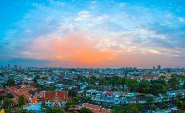  Zümrüt Buda ve Grand P Wat Pha Kaew Tapınağı'nda kırmızı günbatımı