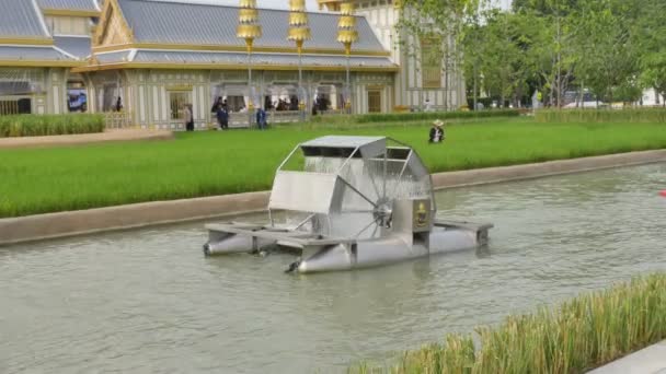 Chaipattana 的水轮机是普密蓬国王的一个发明 — 图库视频影像