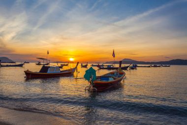  Rawai Körfez yukarıda güzel gündoğumu 
