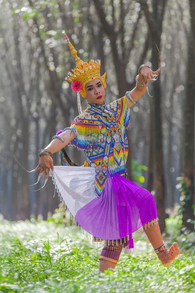 Nora est une danse folklorique classique et régionale de Thaïlande — Photo