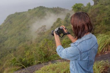 Bayan Pha Hin Dum bakış açısı üzerinde