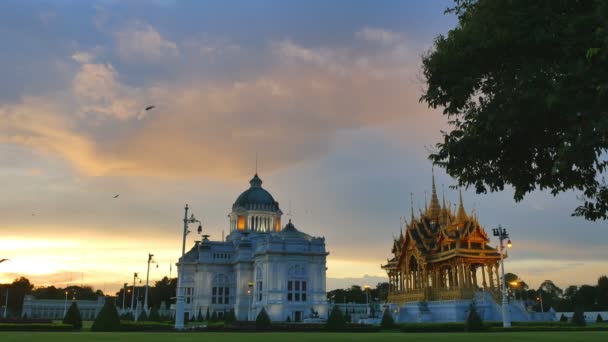 日落在塔 Samakhom 王座大厅是著名地标在曼谷 — 图库视频影像