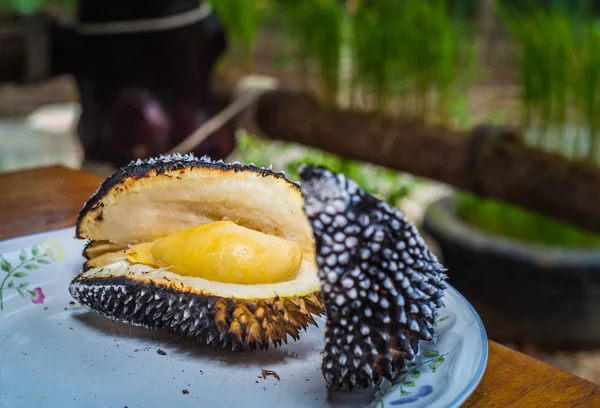 Barbacoa durian en la estufa . —  Fotos de Stock