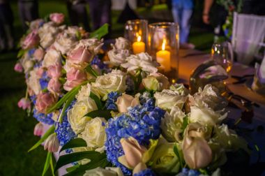 Gül çiçek dekorasyon düğün olay için