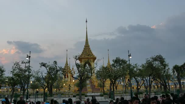 Time lapse at the golden Royal funeral pyre for King Bhumibol Adulyadej. — Stock Video