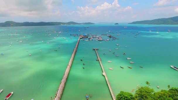 Luftaufnahmen am Chalong-Pier — Stockvideo