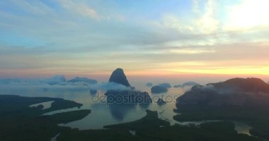 Samed Nang o bakış Samet Nangshe bakış açısı Tayland'daki Phang Nga Phang Ngaaerial fotoğraf doğarken açısı. bir sürü adalar Denizi tepeden görülebilir. gündoğumu sırasında izlemek için çok sayıda turistin gelip