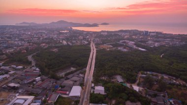 Sapanhin deniz Phuket yukarıda sahne gündoğumu. yeni köprü Thepsrisin Köprüsü Sapanhin denize gitmek rahattır