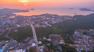 Sapanhin deniz Phuket yukarıda sahne gündoğumu. yeni köprü Thepsrisin Köprüsü Sapanhin denize gitmek rahattır