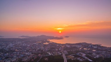 Sapanhin deniz Phuket yukarıda sahne gündoğumu. yeni köprü Thepsrisin Köprüsü Sapanhin denize gitmek rahattır