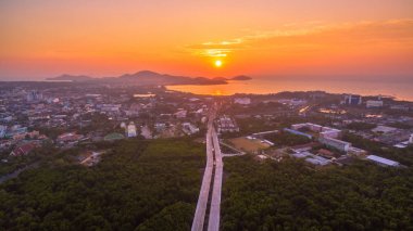 Sapanhin deniz Phuket yukarıda sahne gündoğumu. yeni köprü Thepsrisin Köprüsü Sapanhin denize gitmek rahattır