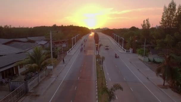 在普吉岛 Sapanhin 海的风景日出 Thepsrisin 大桥舒适地前往 Sapanhin — 图库视频影像