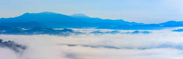 Panorama Morzu Mgły Szczycie Wzgórza Rano Zimno Jest Make Pływające — Zdjęcie stockowe
