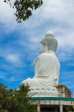 Phuket Big Buddha adada Adası en önemli ve saygın yerlerinden biridir. Sen varken büyük Buda yüksek dağın olduğunu Phuket Phuket Adası etrafında görebilirsiniz