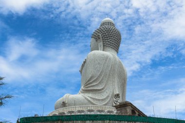 Phuket Big Buddha adada Adası en önemli ve saygın yerlerinden biridir. Sen varken büyük Buda yüksek dağın olduğunu Phuket Phuket Adası etrafında görebilirsiniz