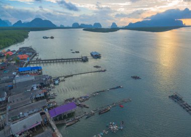 Panorama gündoğumu yukarıda grup Andaman Denizi Adaları