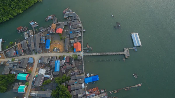 Vista aérea en el antiguo pueblo de pescadores durante la marea alta — Foto de Stock