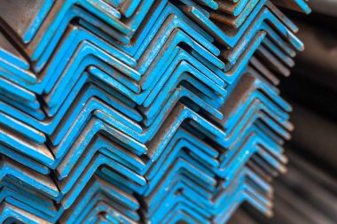 İnşaat malzeme deposunda çelik